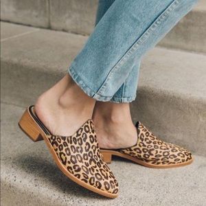 Soludos Venetian leopard mule
